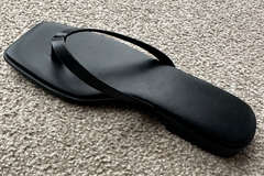 Black Wide Fit Split-Toe Leather Sandals – Serenity