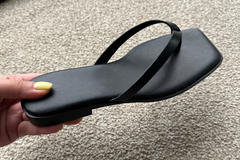 Black Wide Fit Split-Toe Leather Sandals – Serenity